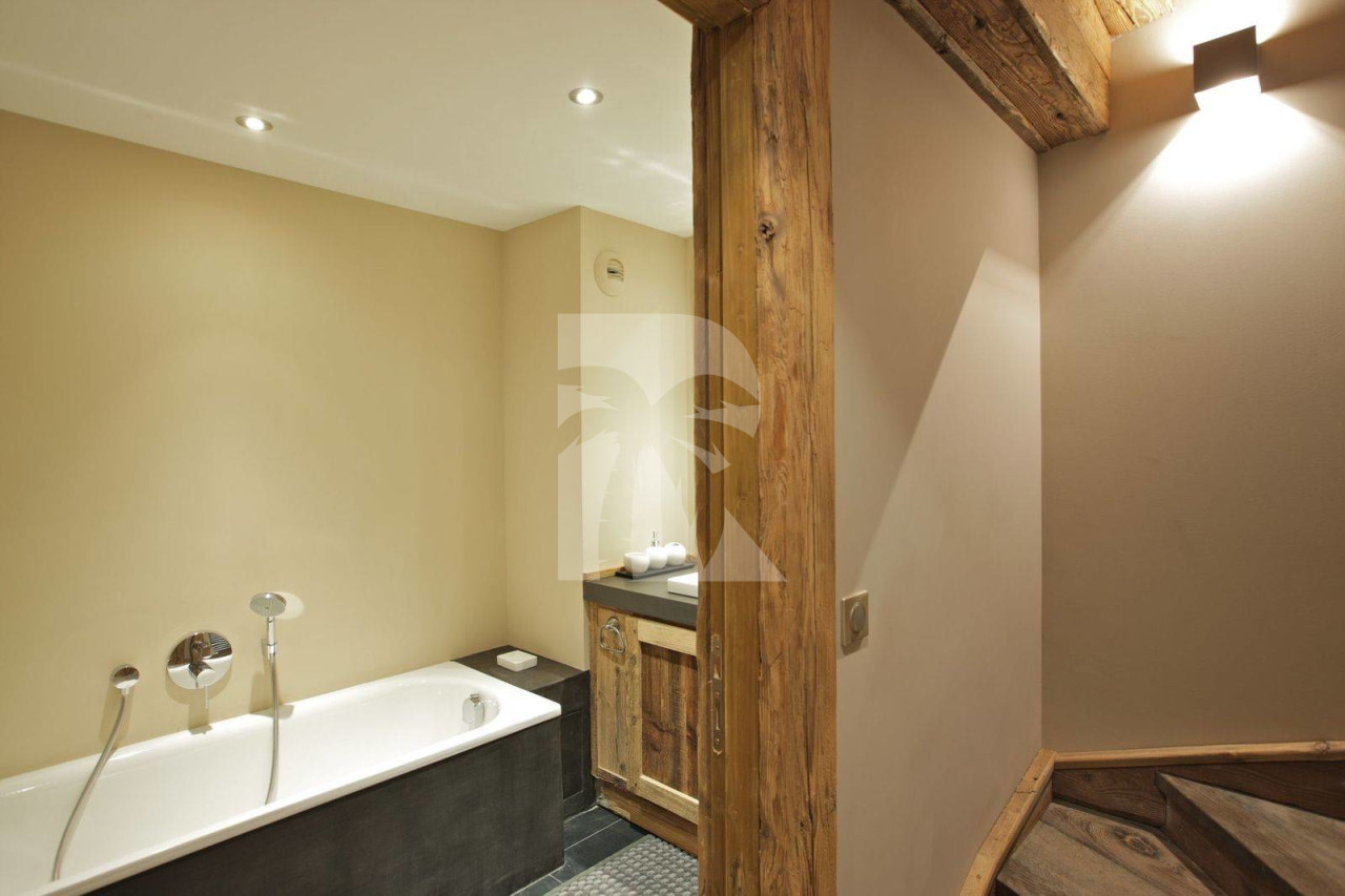 villa in Courchevel : Rent this authentic family Savoyard chalet in Les Chenus. - Photo 10