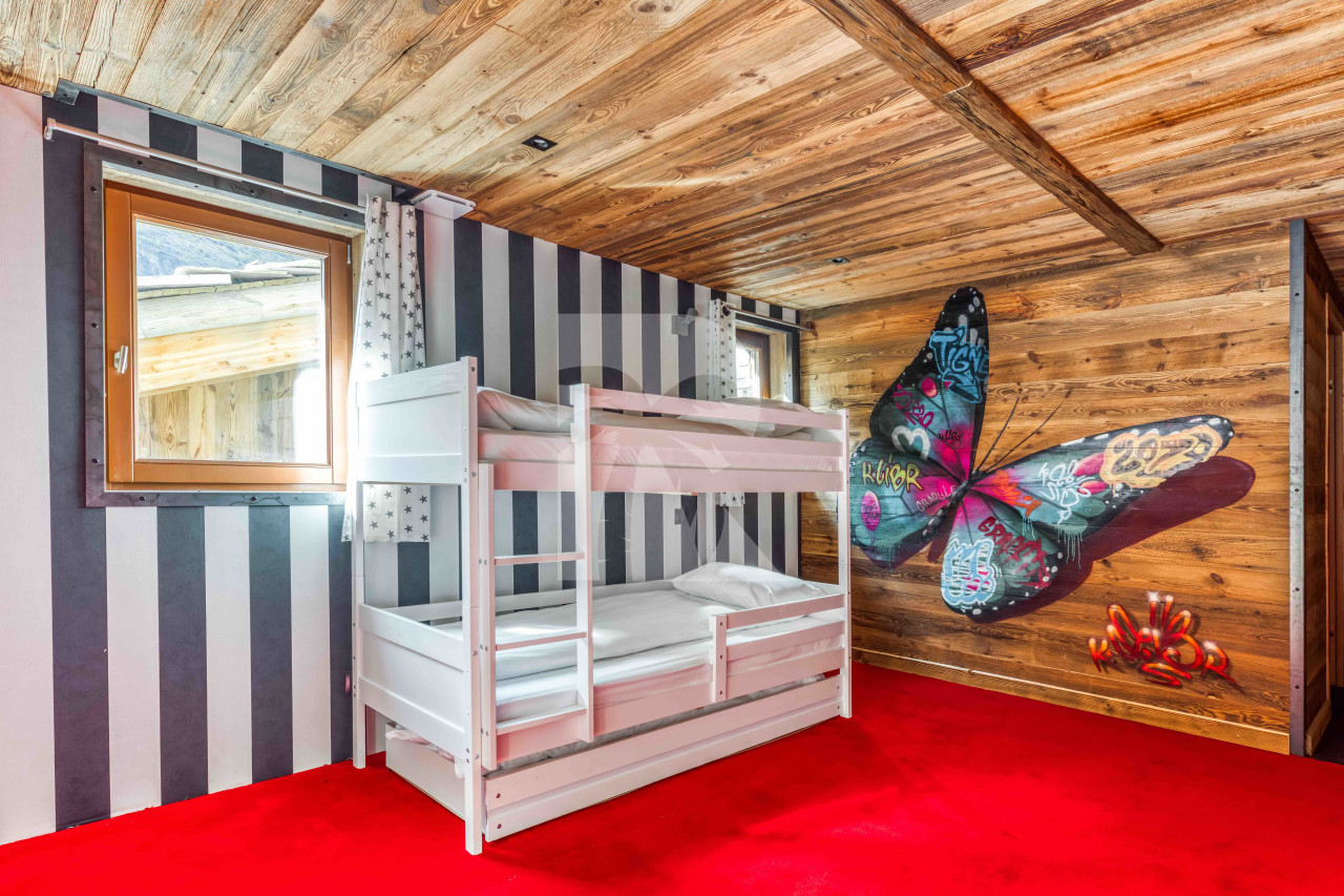 villa in Tignes : Rent this luxurious chalet designed with graffiti street art - Photo 9