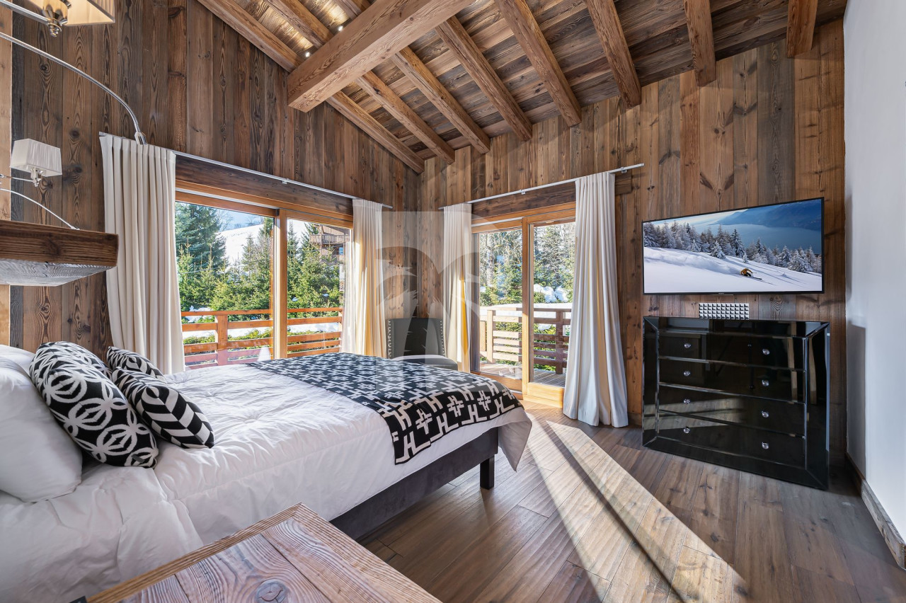 villa in Megeve : Rent this lovely family chalet for 10 guests with a large wellness area in Megeve, le Jaillet. - Photo 1