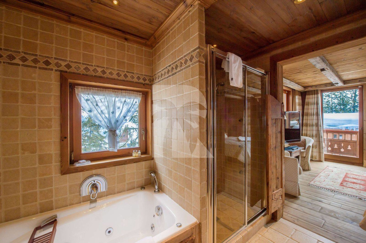 villa in Courchevel : Rent this family chalet with 4 bedrooms in Les Chenus - Photo 11