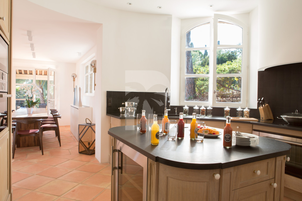 villa in St Tropez : Rent this wonderful luxurious provencal villa in a domain close to St Tropez for 10 guests. - Photo 10