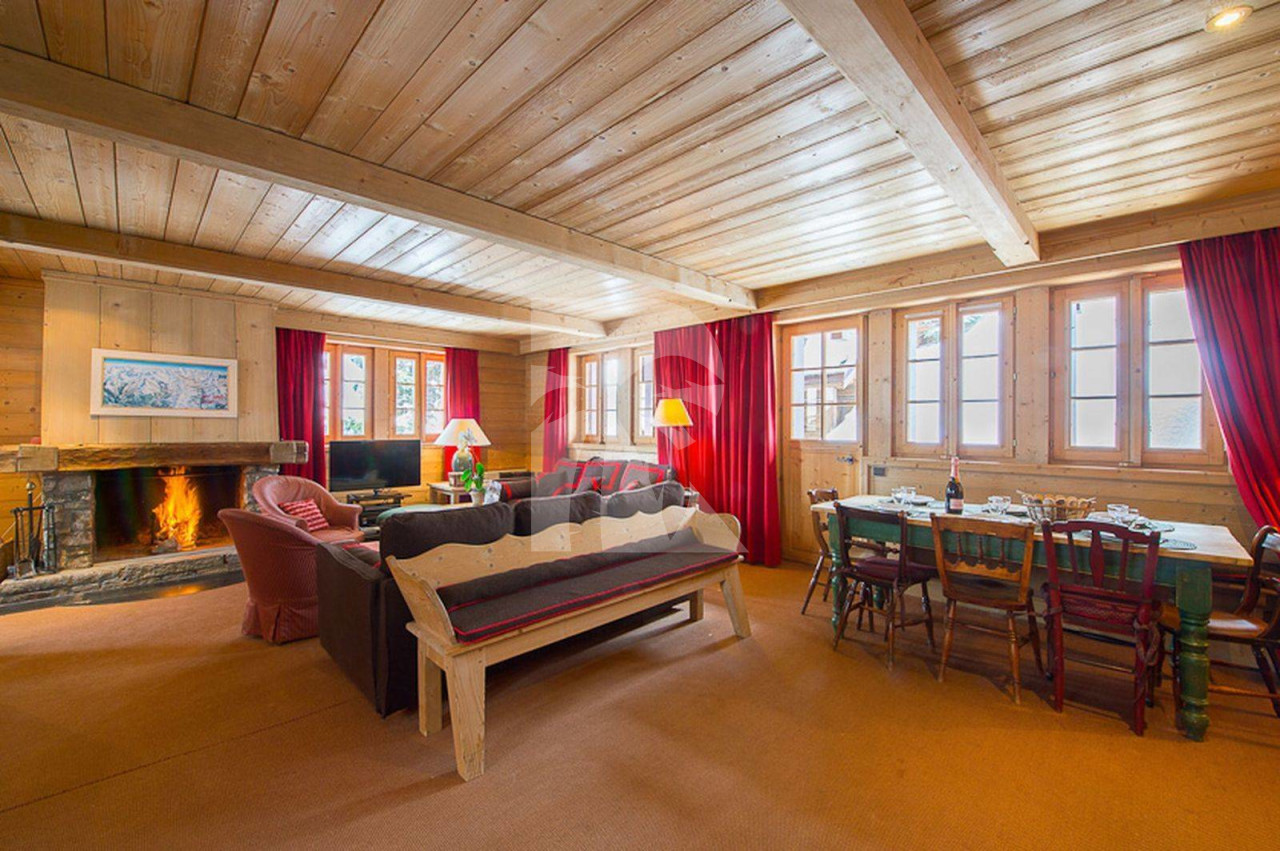 villa in Courchevel : Rent this  typically ski in ski out Savoyard mountain chalet - Photo 2