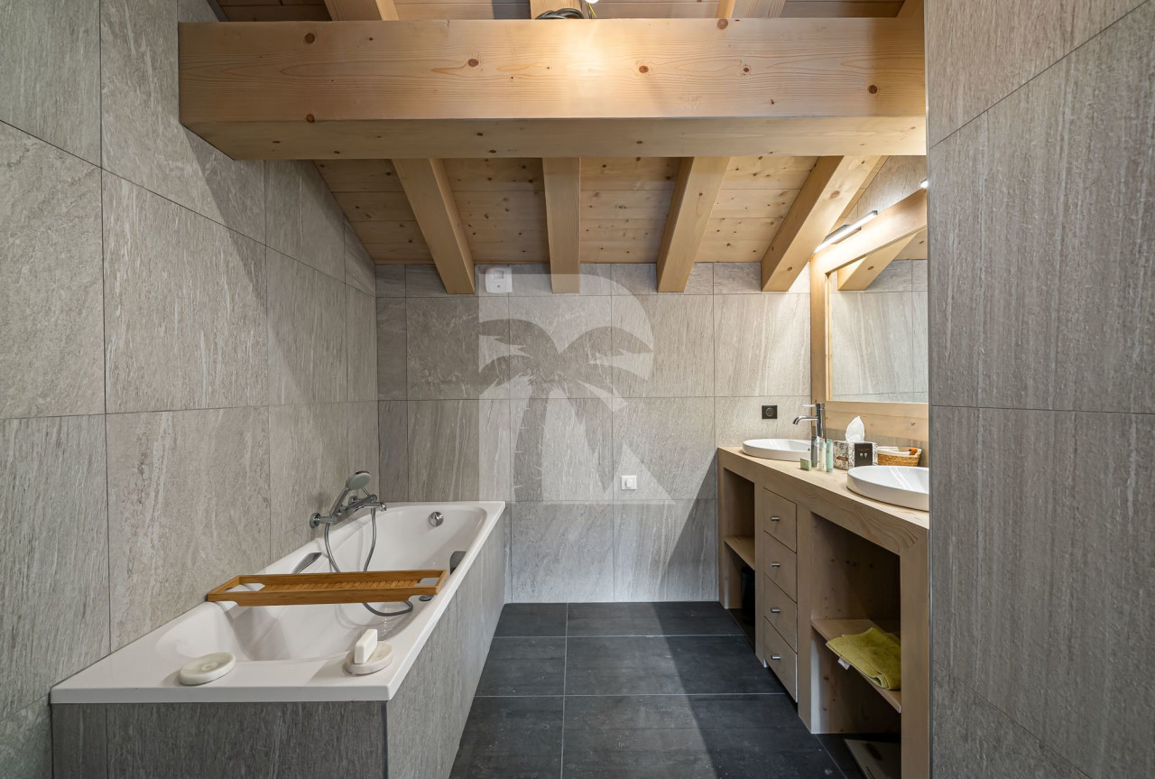 villa in Val d'Isere : Rent this ski in ski out chalet close to the accommodations in Val d'Isère. - Photo 10