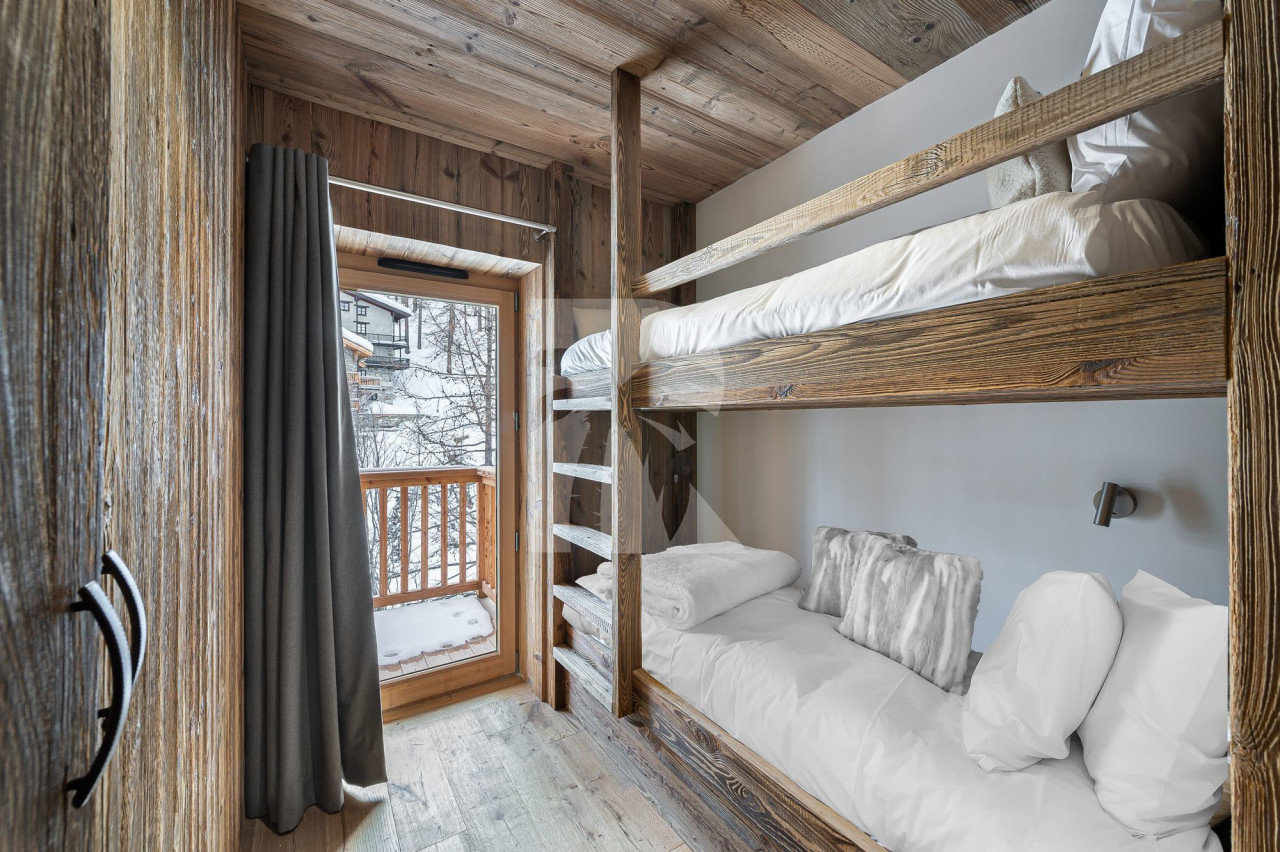 villa in Val d'Isere : Rent this 4 bedrooms chalet located in 'Le Fornet' with a sauna and jacuzzi. - Photo 5