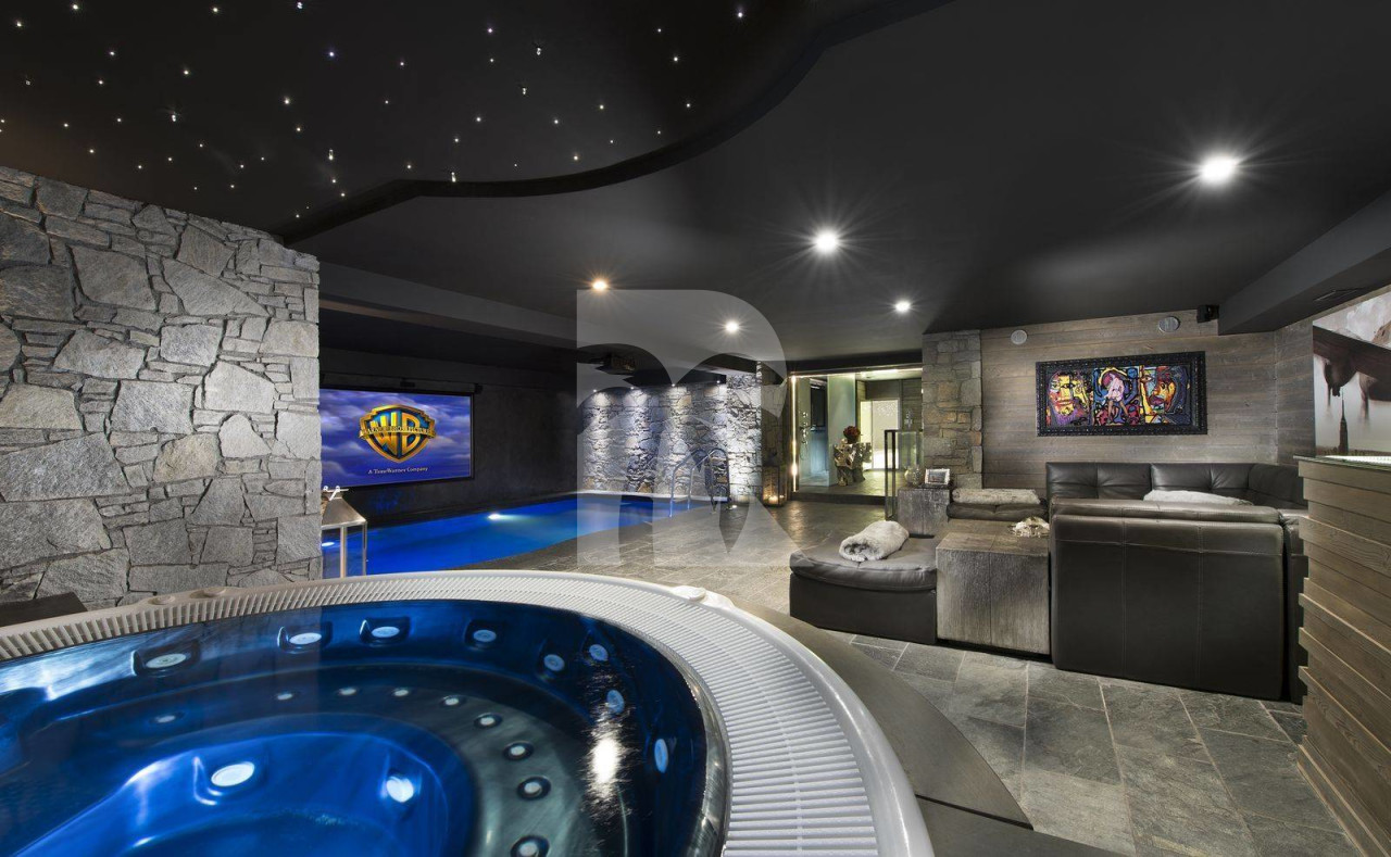 villa in Courchevel : Rent one of the most luxury chalet in Courchevel fully catered. - Photo 3