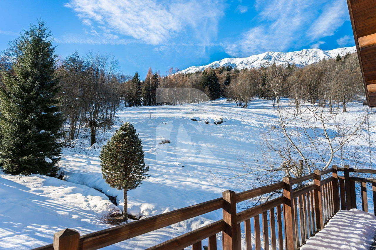 villa in Meribel : Rent this traditional chalet on the slopes for 12 guests in Méribel Le Raffort. - Photo 10
