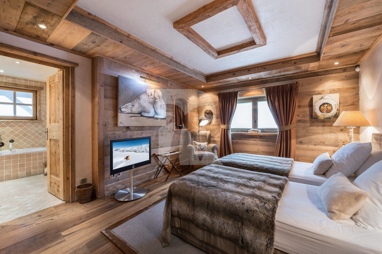 villa in Courchevel : Rent this 6 bedrooms chalet located in the Domain de Bllecôte  in Courchevel 1850. - Photo 8