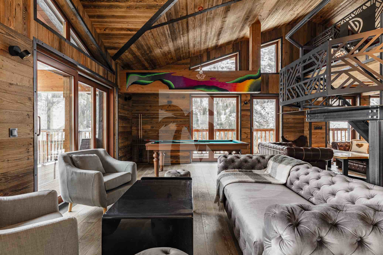 villa in Tignes : Rent this luxurious chalet designed with graffiti street art - Photo 1