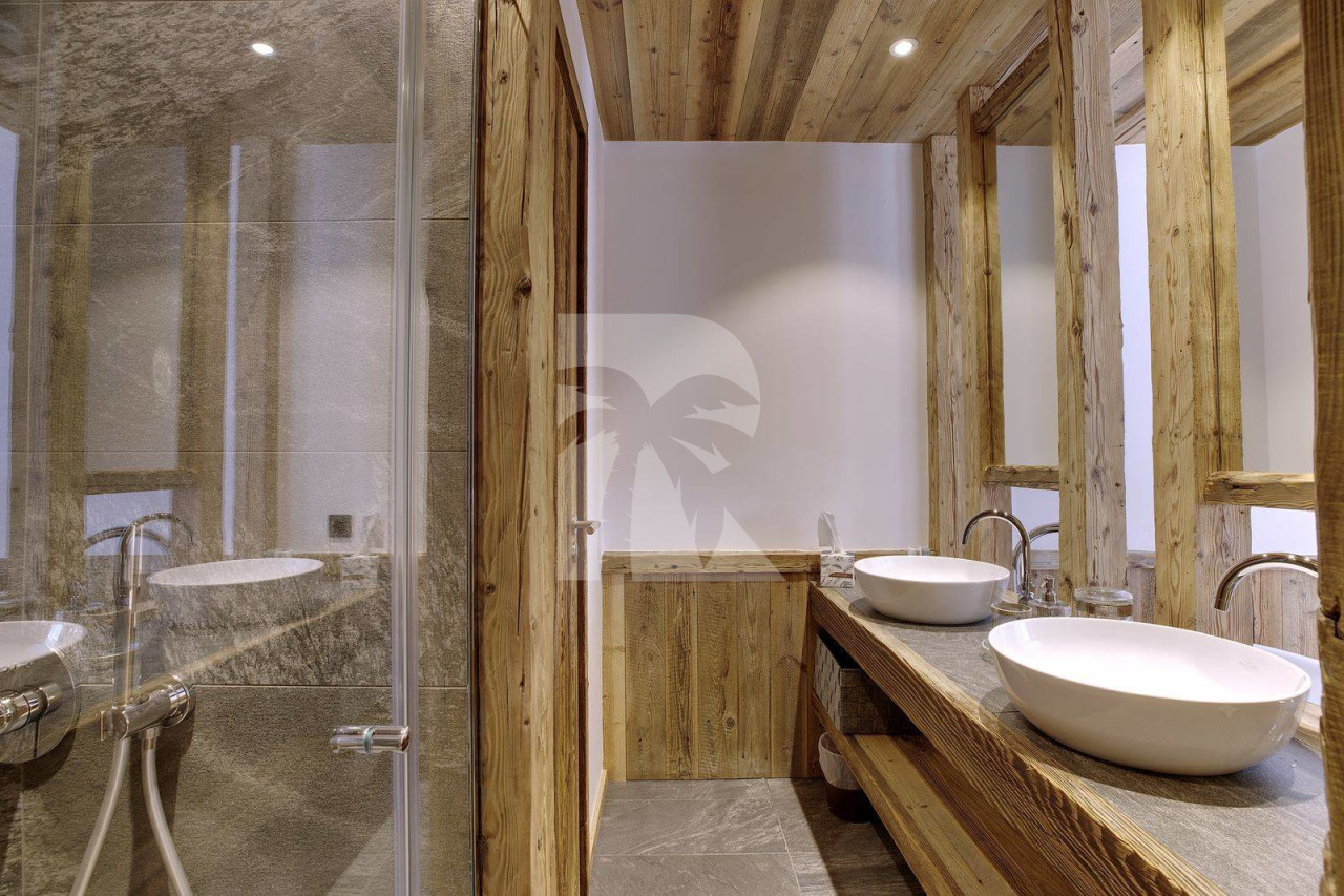 villa in Val d'Isere : Rent this 4 bedrooms chalet located in 'Le Fornet' with a sauna and jacuzzi. - Photo 12