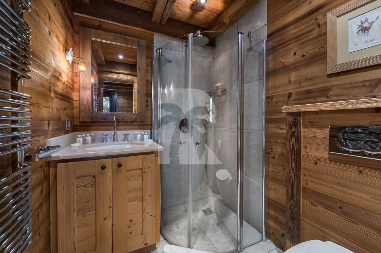 villa in Courchevel : Rent this nearby center of the resort and slopes in Courchevel Village. - Photo 9