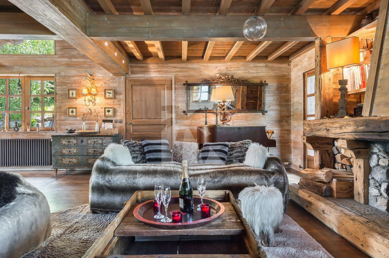 villa in Courchevel : Rent this chalet located in the private hamlet of Les Brigues, only 20 meters from the slopes. - Photo 4