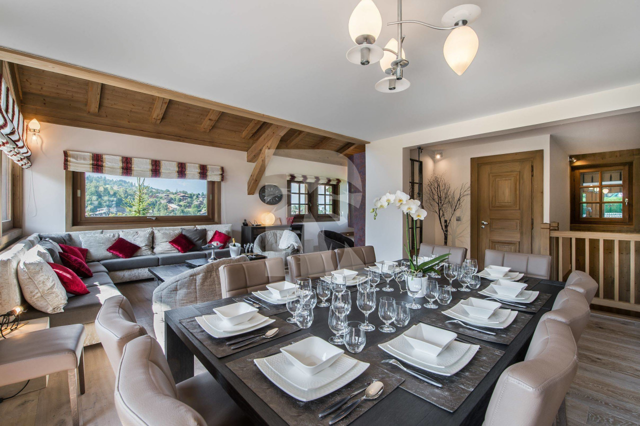 villa in Megeve : Rent this charming chalet fully renovated with contemporary decoration, 70m from the slopes in Princess area. - Photo 1