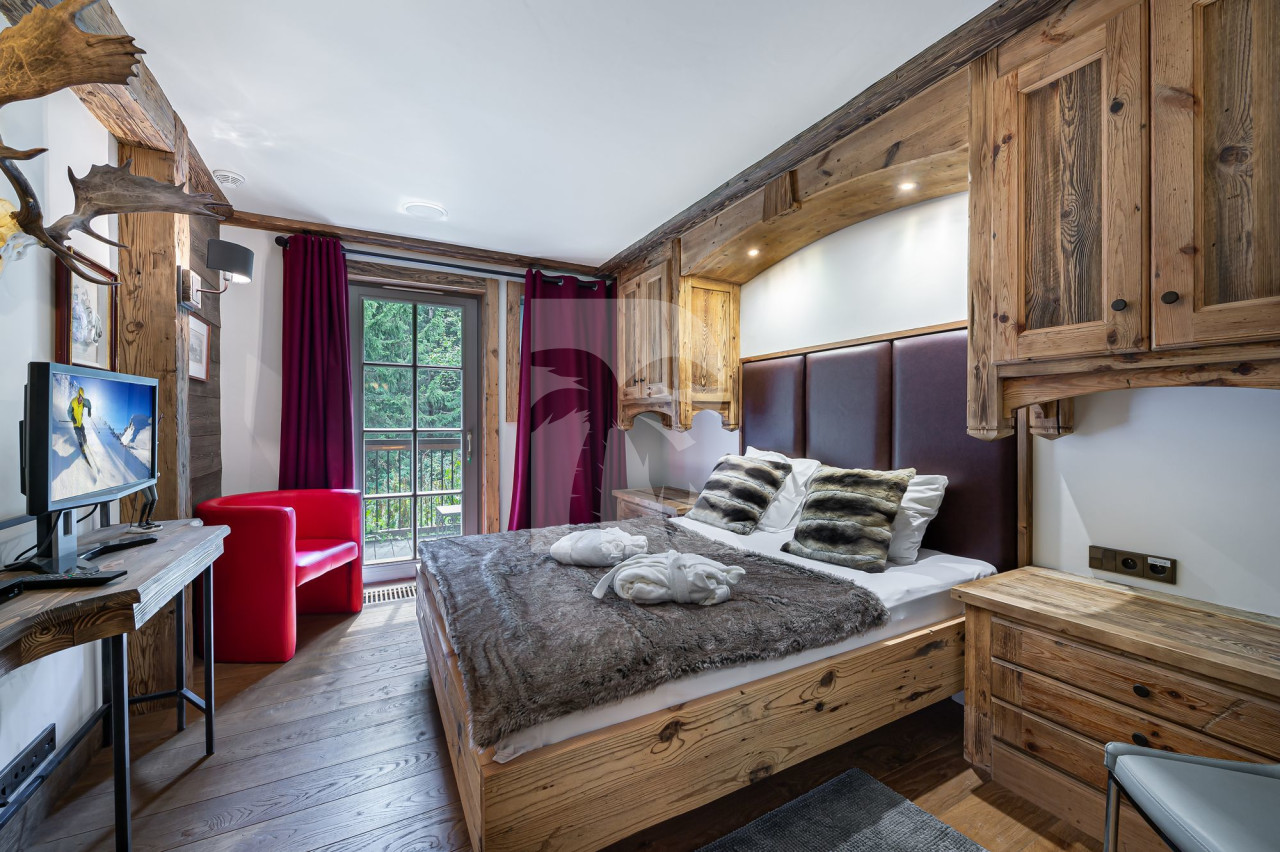 villa in Courchevel : Rent this 6 bedrooms chalet in Belvedere with a large well ness area. - Photo 9