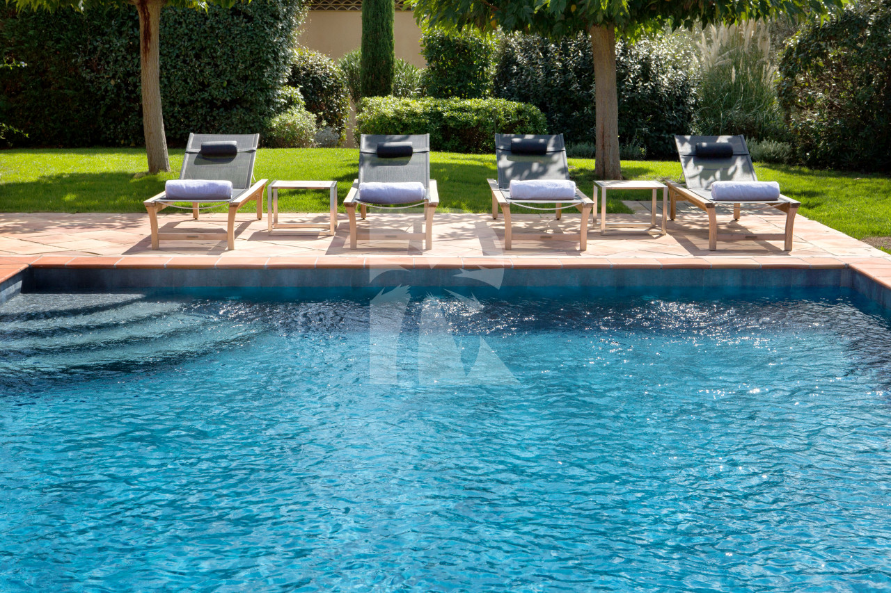 villa in St Tropez : Rent this extraordinary property  nestled in a private and secured domain close to St Tropez. - Photo 2