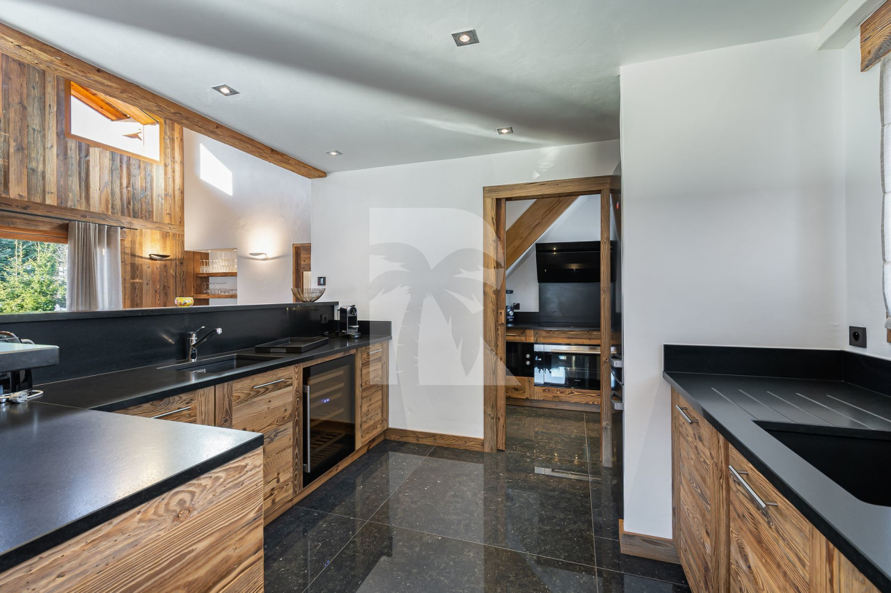 villa in Megeve : Rent this lovely family chalet for 10 guests with a large wellness area in Megeve, le Jaillet. - Photo 3
