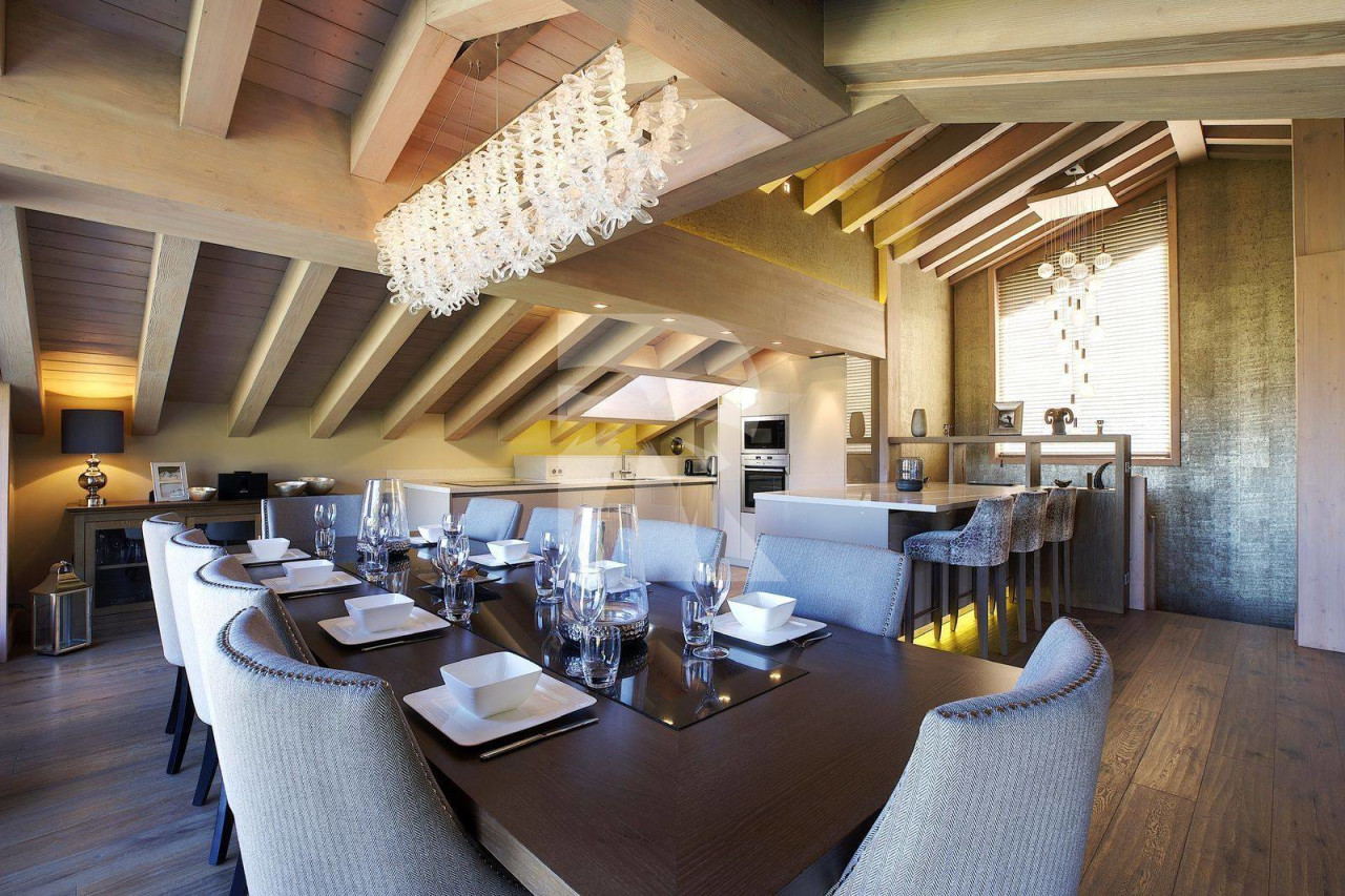 villa in Courchevel : Rent this 4 bedroom chalet in a well-known quiet place in Courchevel Moriond. - Photo 2
