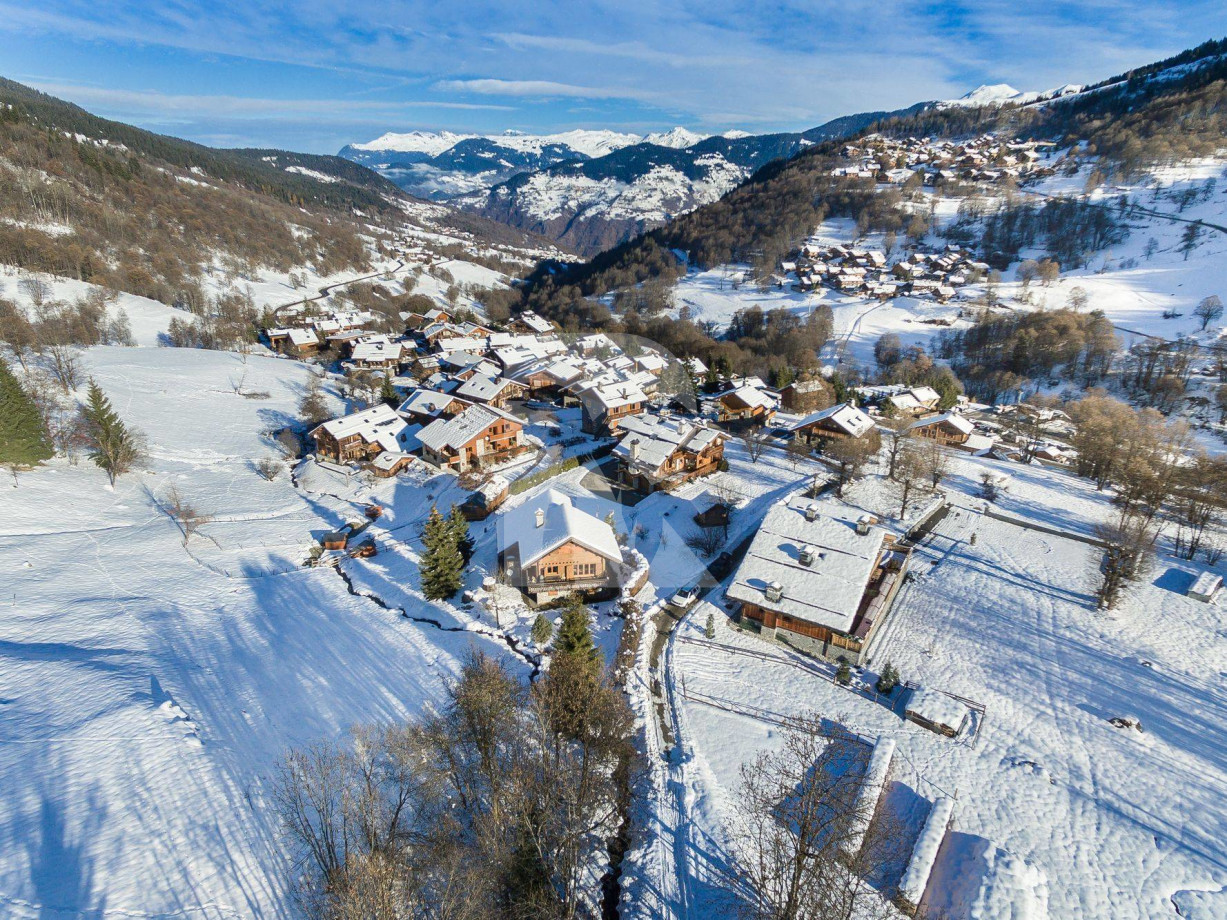 villa in Meribel : Rent this traditional chalet on the slopes for 12 guests in Méribel Le Raffort. - Photo 9