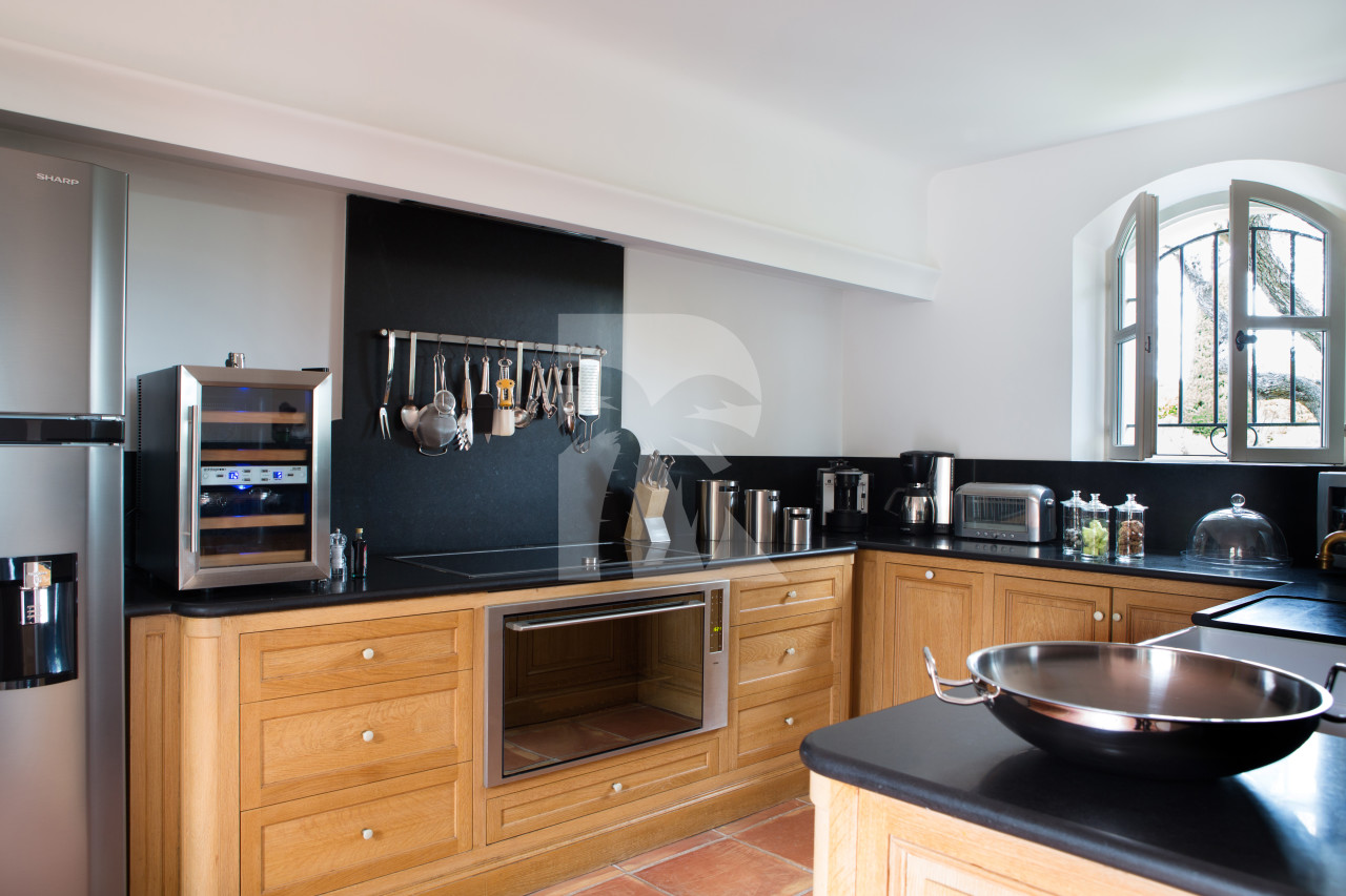 villa in St Tropez : Rent this amazing property with a perfect location near Pampelonne beaches for 8 guests. - Photo 12