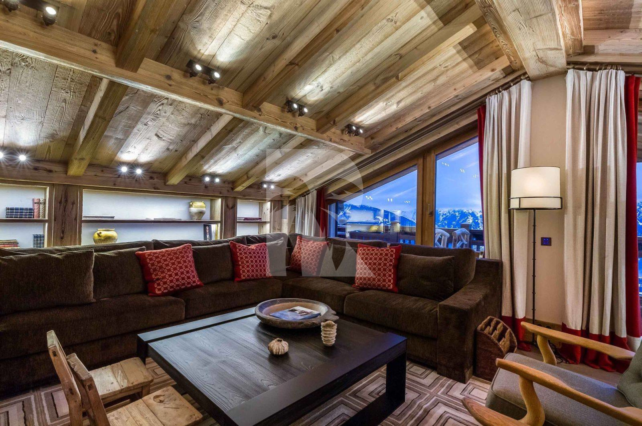 villa in Courchevel : Rent this ultimate luxury chalet of 6 ensuite bedrooms located in les Chenus. - Photo 2