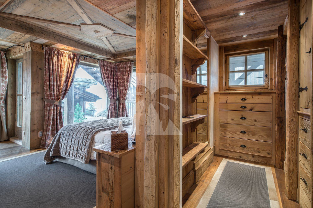 villa in Courchevel : Rent this 6 bedrooms chalet located in the Domain de Bllecôte  in Courchevel 1850. - Photo 4