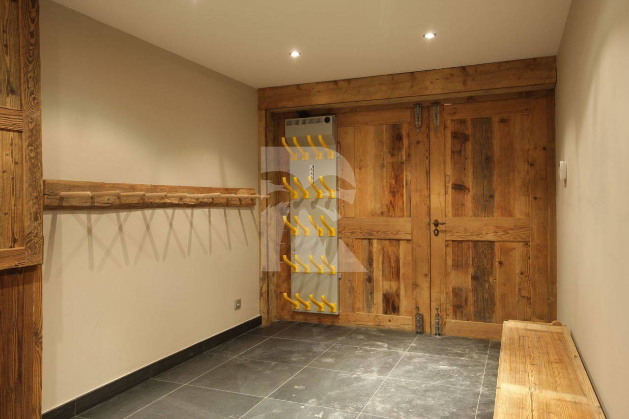 villa in Courchevel : Rent this authentic family Savoyard chalet in Les Chenus. - Photo 12