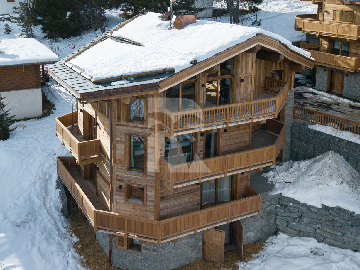 villa in Courchevel : Rent this chalet built in 2019 with all the amenities you may need for a lovely stay. - Photo 0