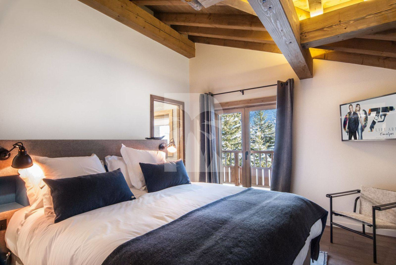 villa in Courchevel : Rent this contemporary and traditional chalet in Courchevel Village for 14 guests. - Photo 8