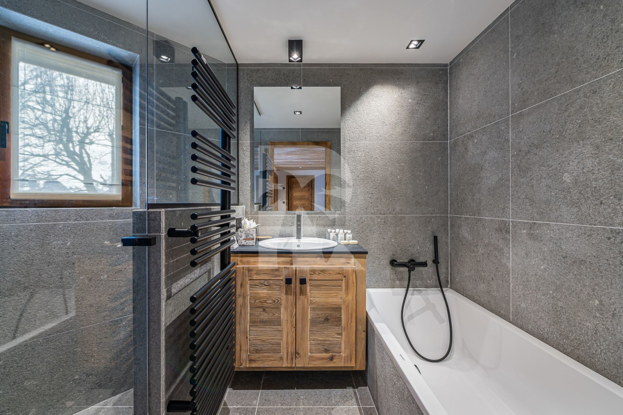 villa in Courchevel : Rent this chalet built in 2019 with all the amenities you may need for a lovely stay. - Photo 11