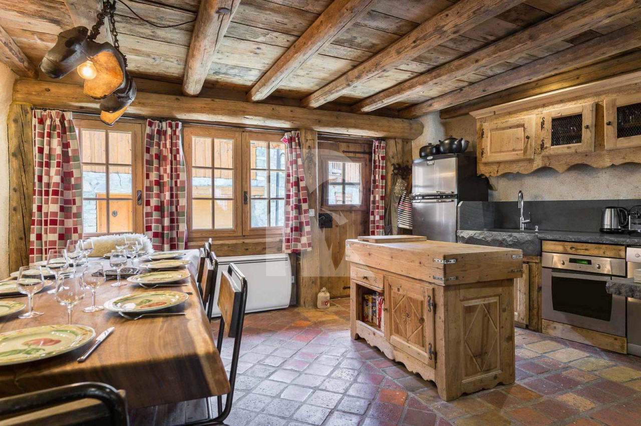 villa in Meribel : Rent this cozy chalet for 12 guests with Sauna and Jacuzzi in Méribel Le Raffort - Photo 5