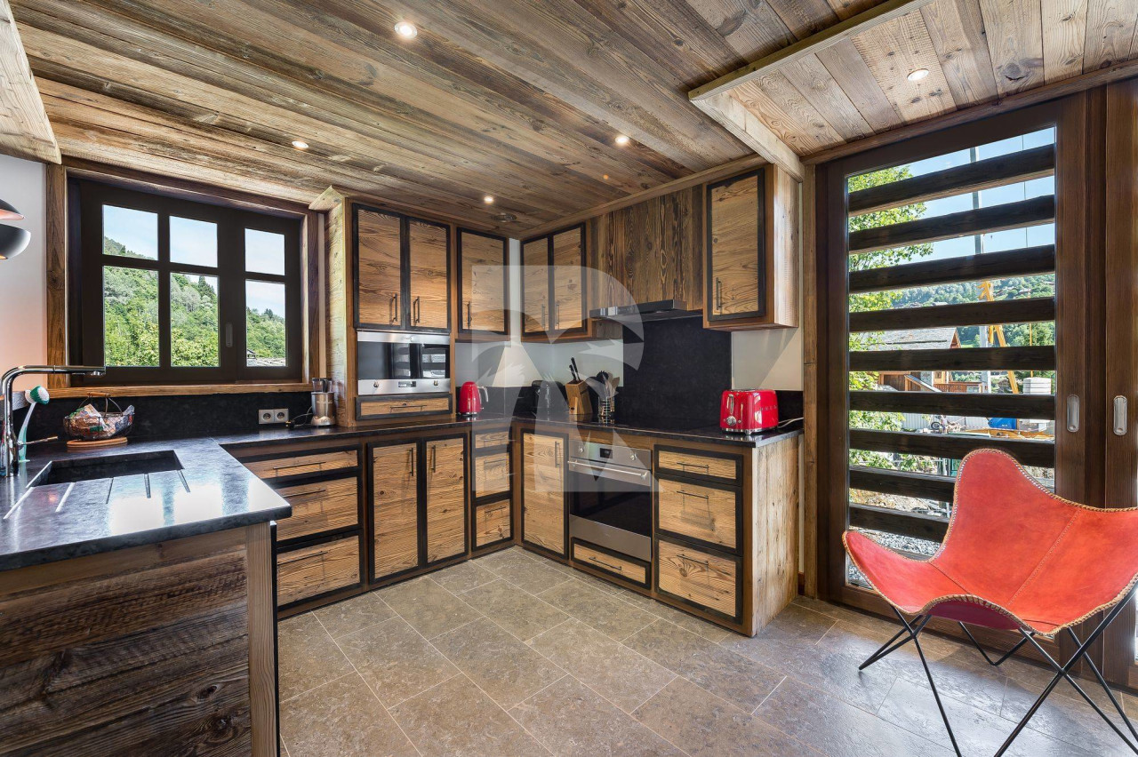 villa in Meribel : Rent this Warm and Cozy chalet in the Hamlet of Le Raffort for 12 guests. - Photo 6