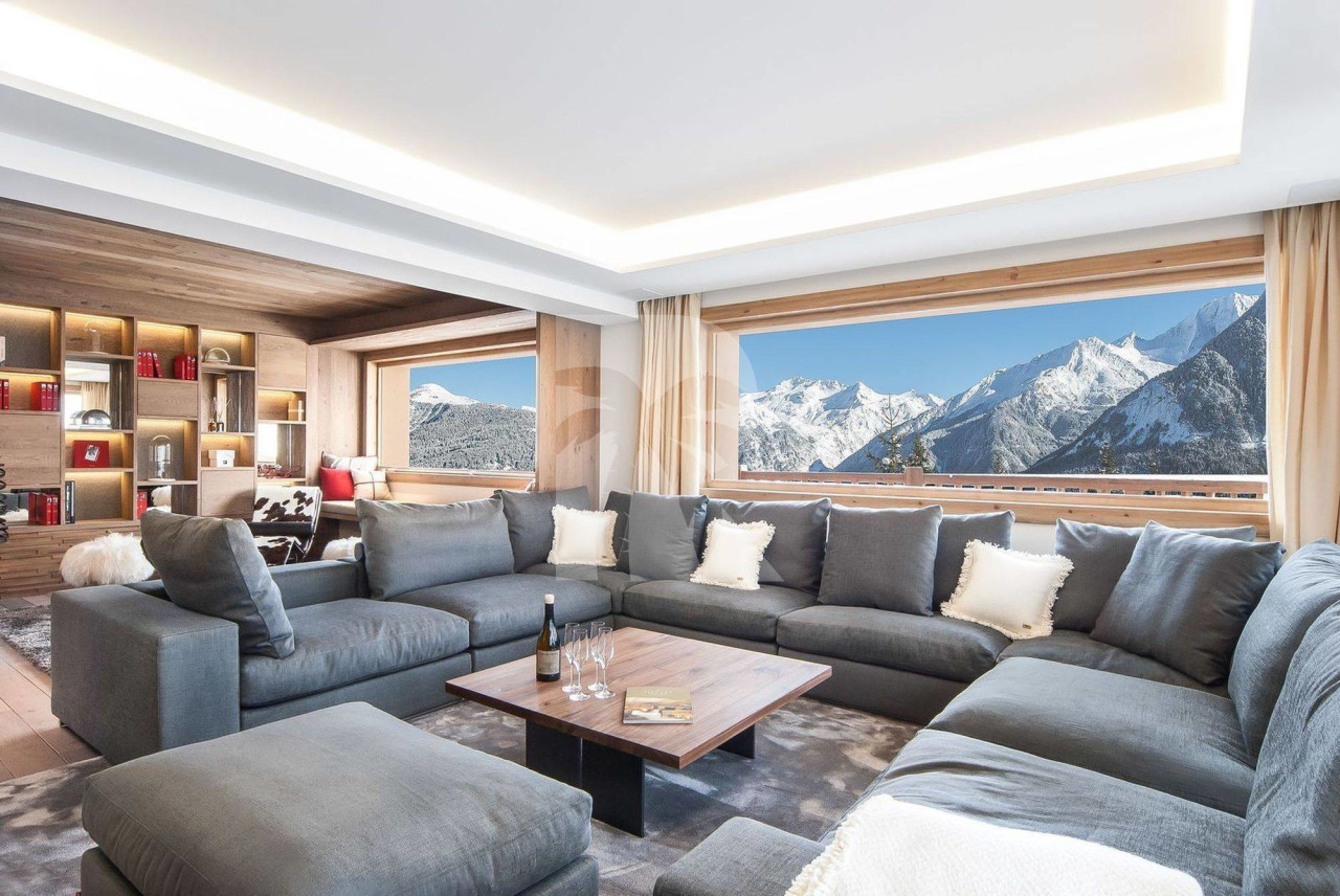 villa in Courchevel : Rent this contemporary and traditional chalet in Courchevel Village for 14 guests. - Photo 1