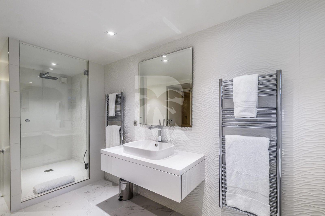 villa in Courchevel : Rent this beautiful ski in / Ski out chalet in the area of Belvedere in Courchevel Moriond. - Photo 8