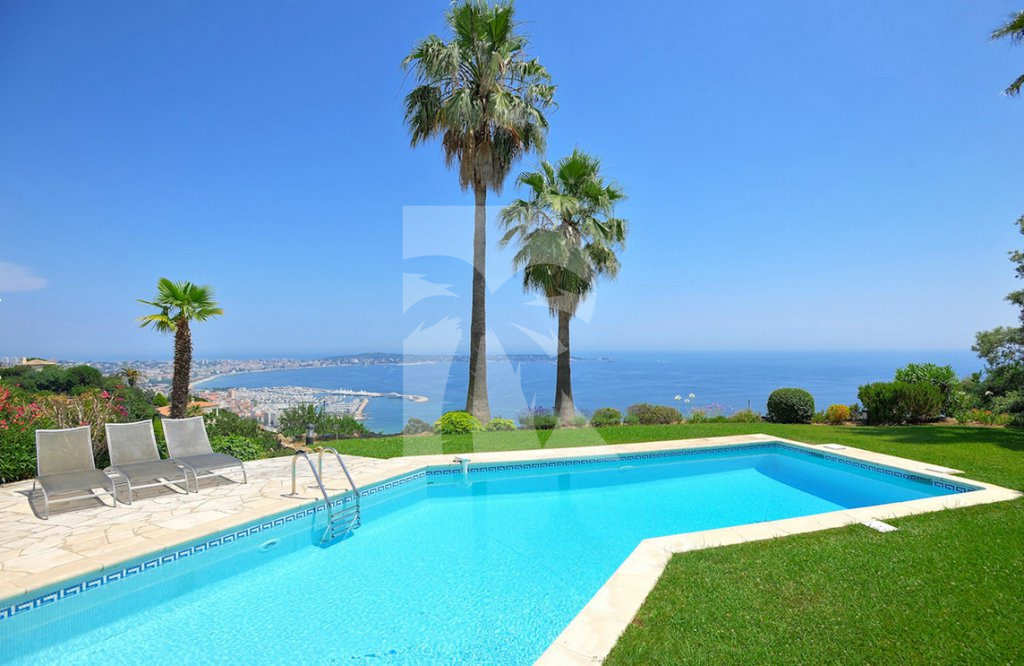 villa in Cannes : Rent this Modern property with a stunning view which can accommodate up to 10 guests. - Photo 1