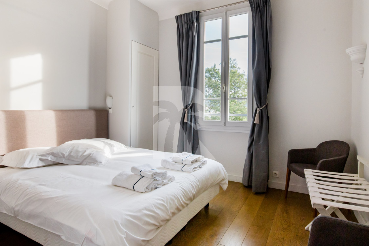 villa in Cannes : Rent this renovated villa in the quiet area of La Croix des Gardes,  can accommodate up 8 guests. - Photo 12