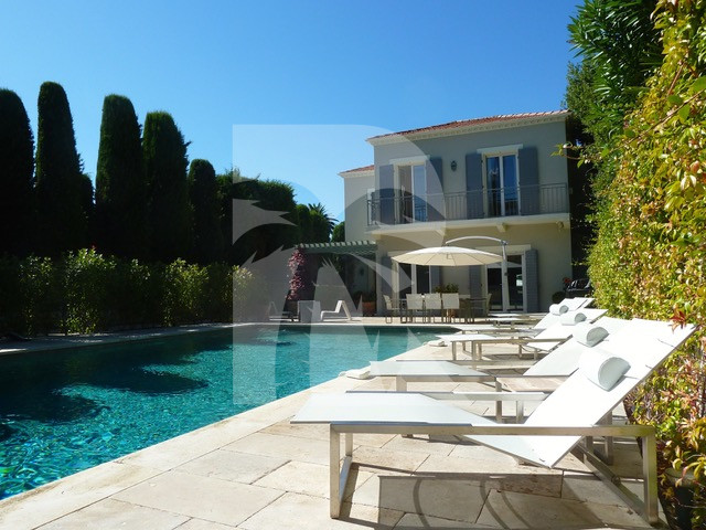 villa in Cap d'Antibes : Rent this cozy lovely property on the Cap d'Antibes at walking distance to ' The Group Beaches' for 8 guests. - Photo 1