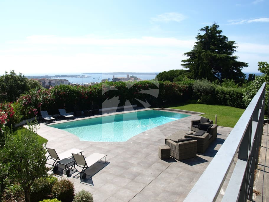 villa in Cannes : Rent this renovated villa in the quiet area of La Croix des Gardes,  can accommodate up 8 guests. - Photo 1