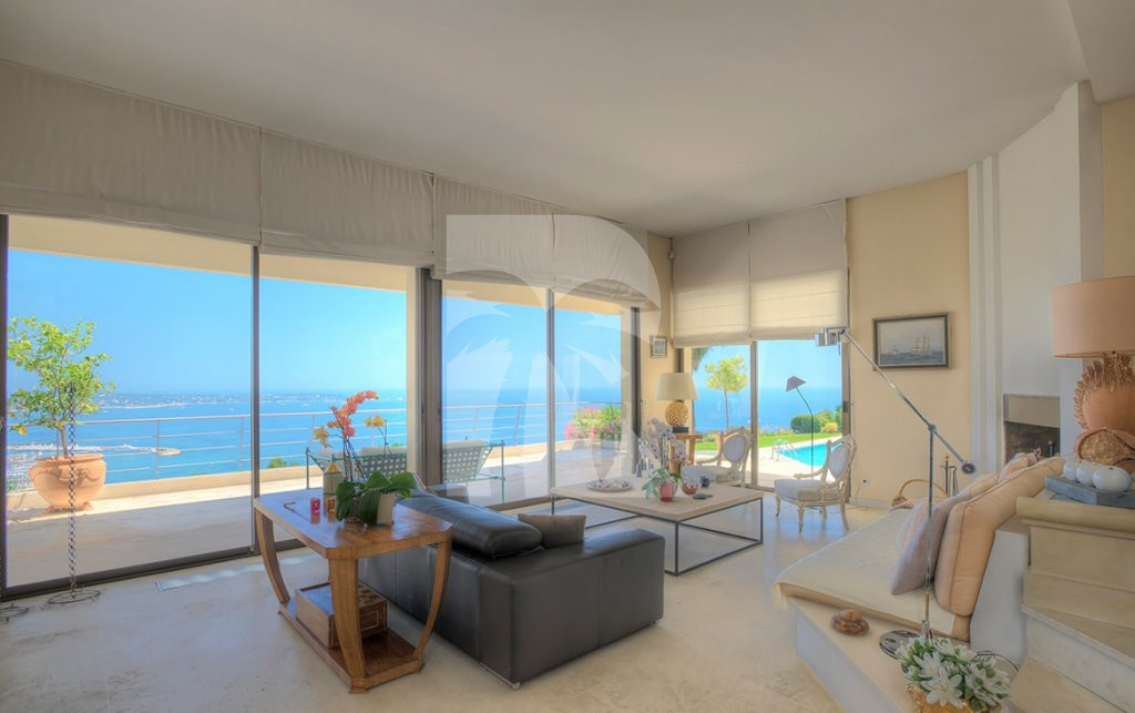 villa in Cannes : Rent this Modern property with a stunning view which can accommodate up to 10 guests. - Photo 3