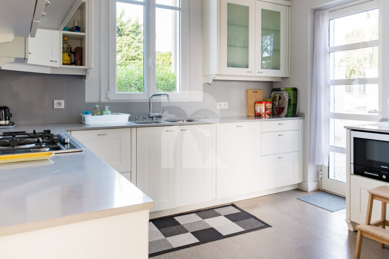 villa in Cannes : Rent this renovated villa in the quiet area of La Croix des Gardes,  can accommodate up 8 guests. - Photo 8