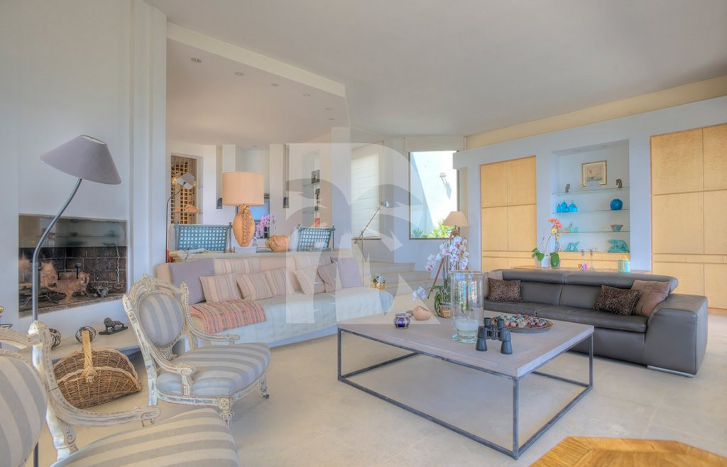 villa in Cannes : Rent this Modern property with a stunning view which can accommodate up to 10 guests. - Photo 2