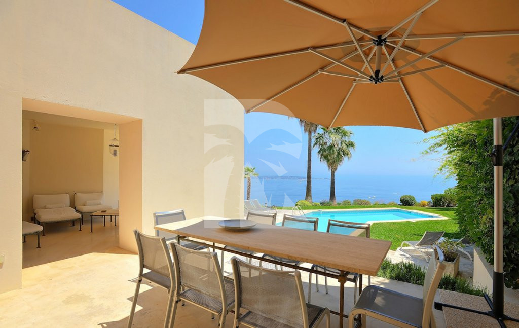villa in Cannes : Rent this Modern property with a stunning view which can accommodate up to 10 guests. - Photo 7
