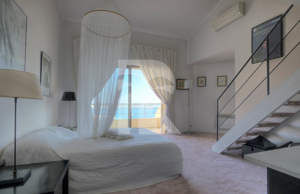 villa in Cannes : Rent this Modern property with a stunning view which can accommodate up to 10 guests. - Photo 9