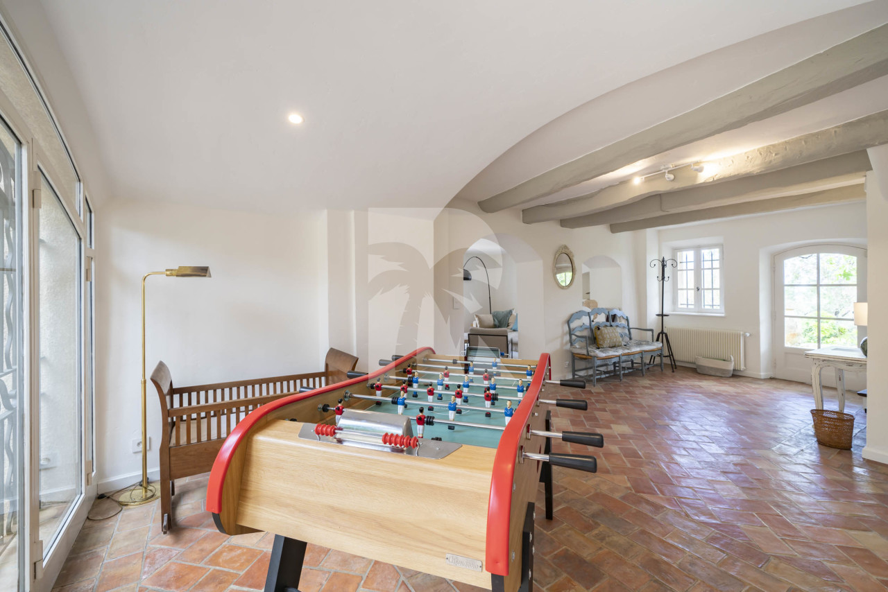 villa in Grasse : Rent this 8 bedrooms provencal villa between Valbonne and Grasse, perfect for family holidays. - Photo 5
