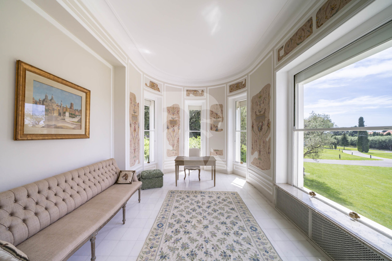 villa in Cap d'Antibes : Rent this exceptional domaine from the 1920's - 9 bedrooms, tennis court, large swimming pool, fitness room. - Photo 10