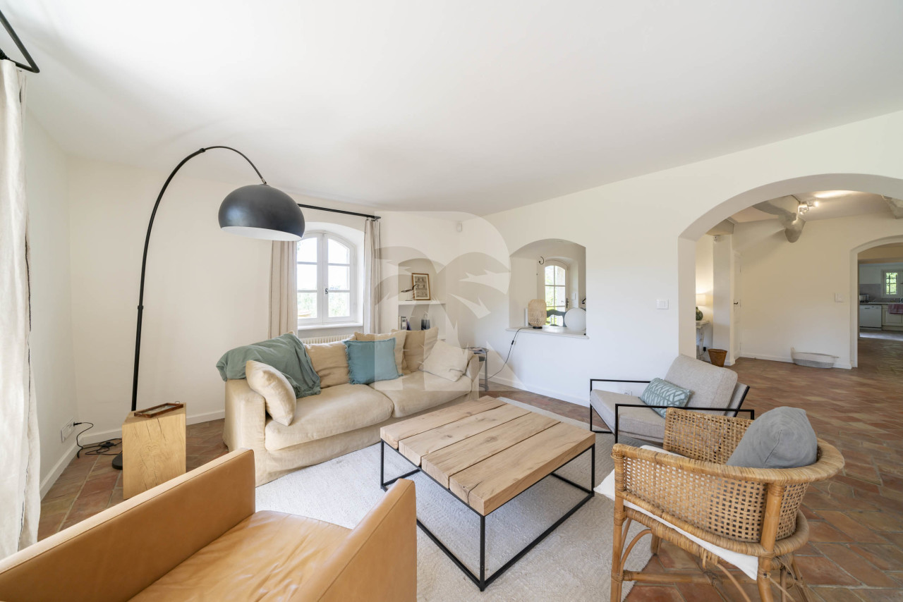 villa in Grasse : Rent this 8 bedrooms provencal villa between Valbonne and Grasse, perfect for family holidays. - Photo 9