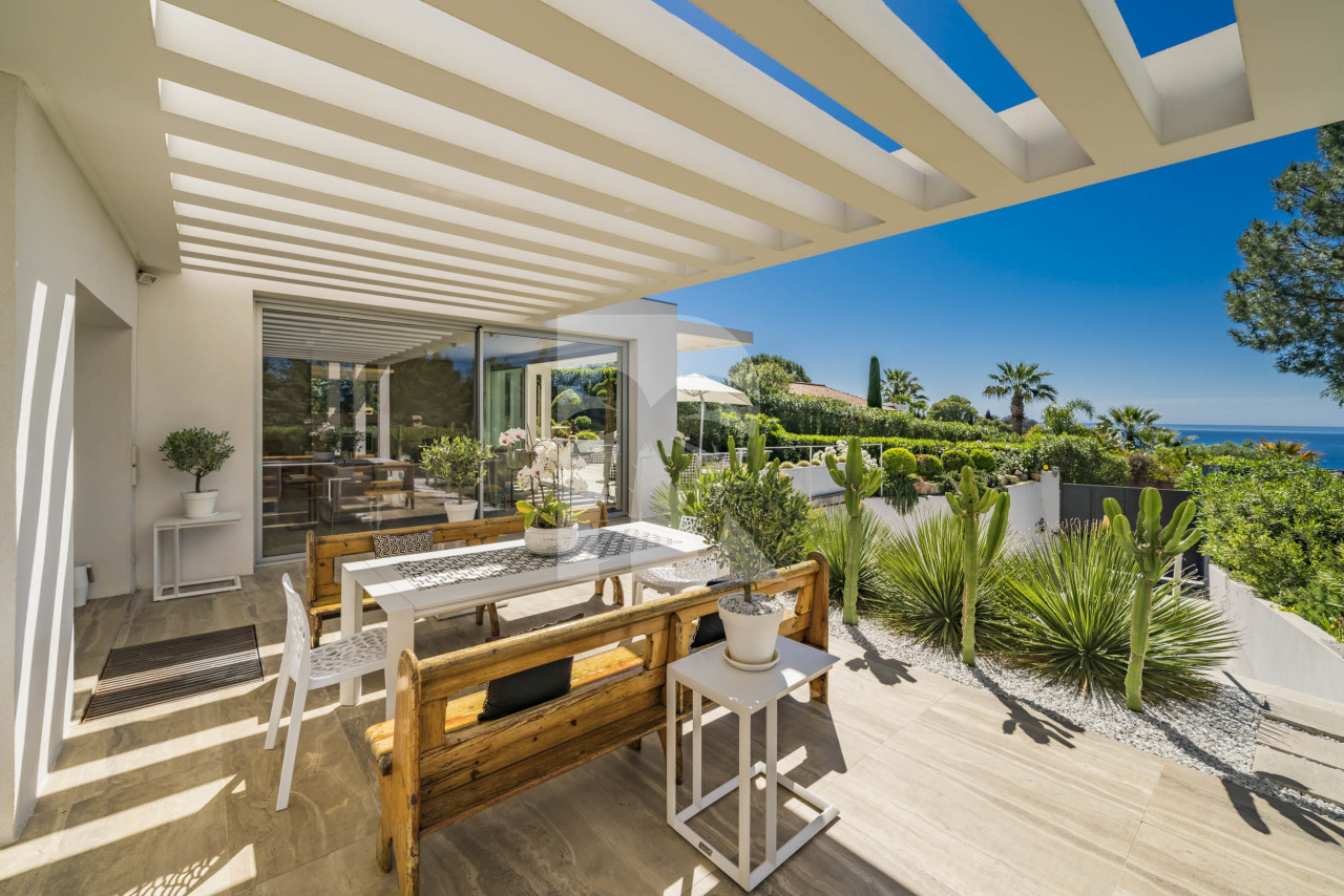 villa in Cannes : Rent this brand new modern villa in Cannes Croix des Gardes with a stuning 180 degree sea view - Photo 4