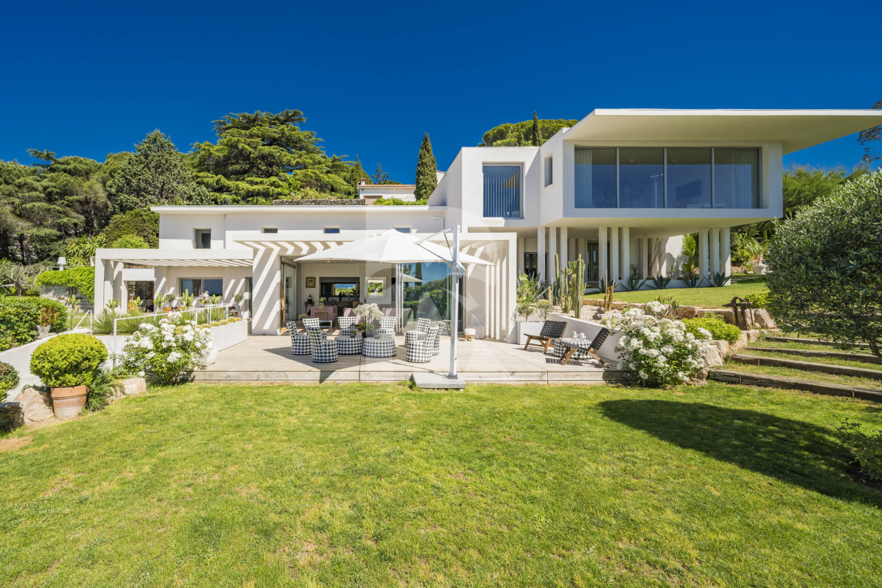 villa in Cannes : Rent this brand new modern villa in Cannes Croix des Gardes with a stuning 180 degree sea view - Photo 0