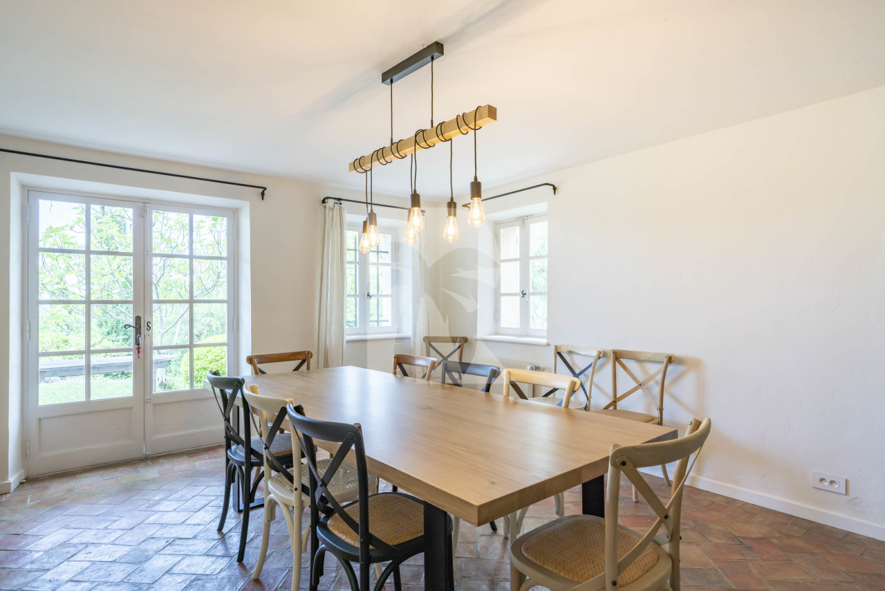villa in Grasse : Rent this 8 bedrooms provencal villa between Valbonne and Grasse, perfect for family holidays. - Photo 3