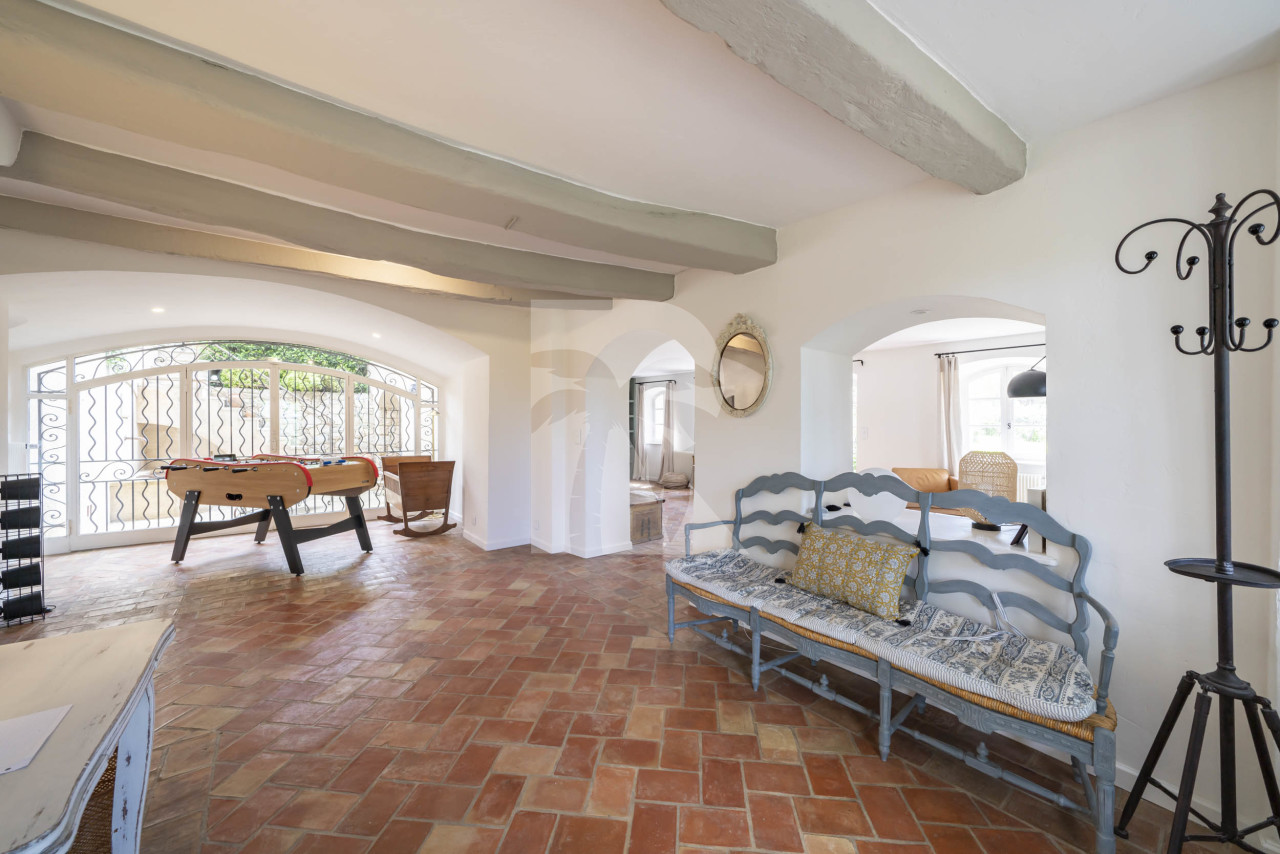 villa in Grasse : Rent this 8 bedrooms provencal villa between Valbonne and Grasse, perfect for family holidays. - Photo 6