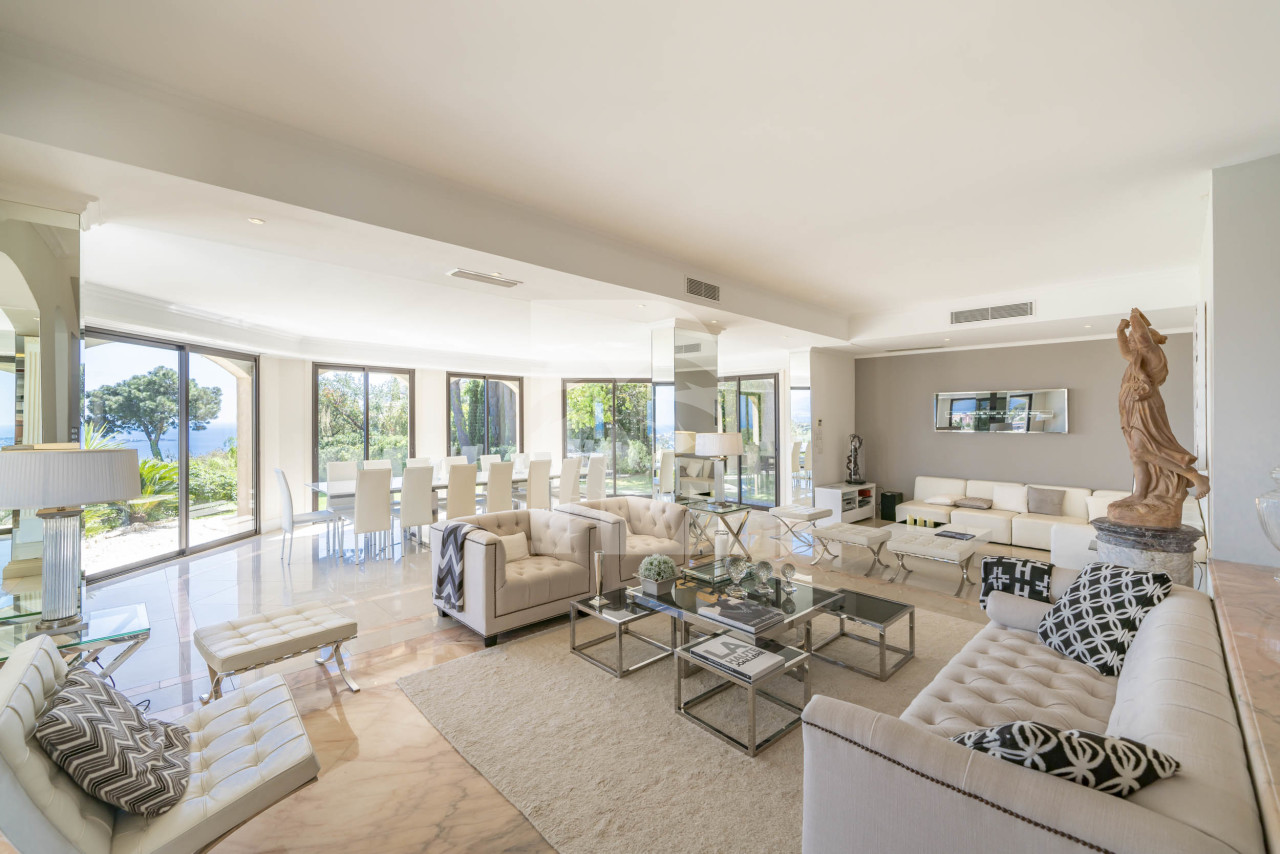villa in Cannes : Rent this 8 bedrooms with an amazing view of  the Cap d'Antibes and Golfe Juan bay. - Photo 10
