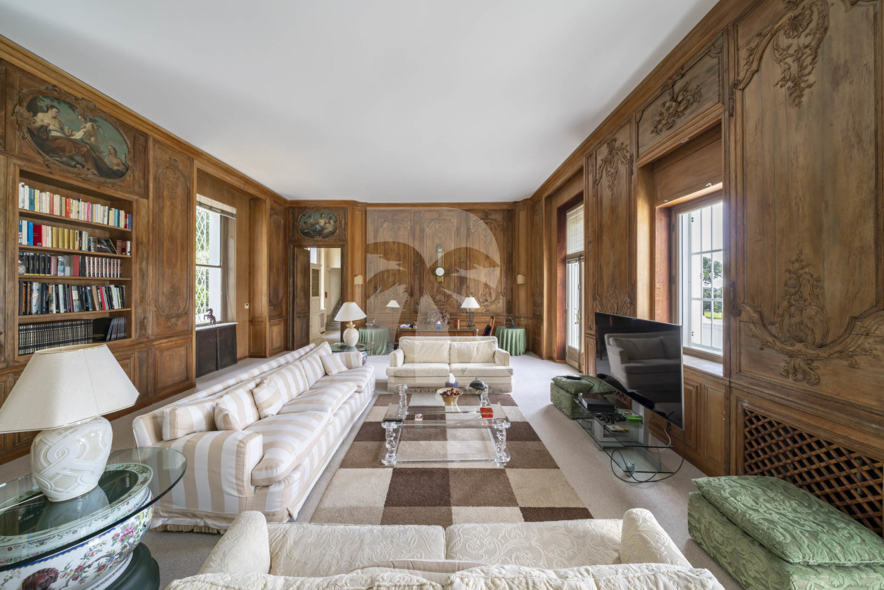villa in Cap d'Antibes : Rent this exceptional domaine from the 1920's - 9 bedrooms, tennis court, large swimming pool, fitness room. - Photo 5